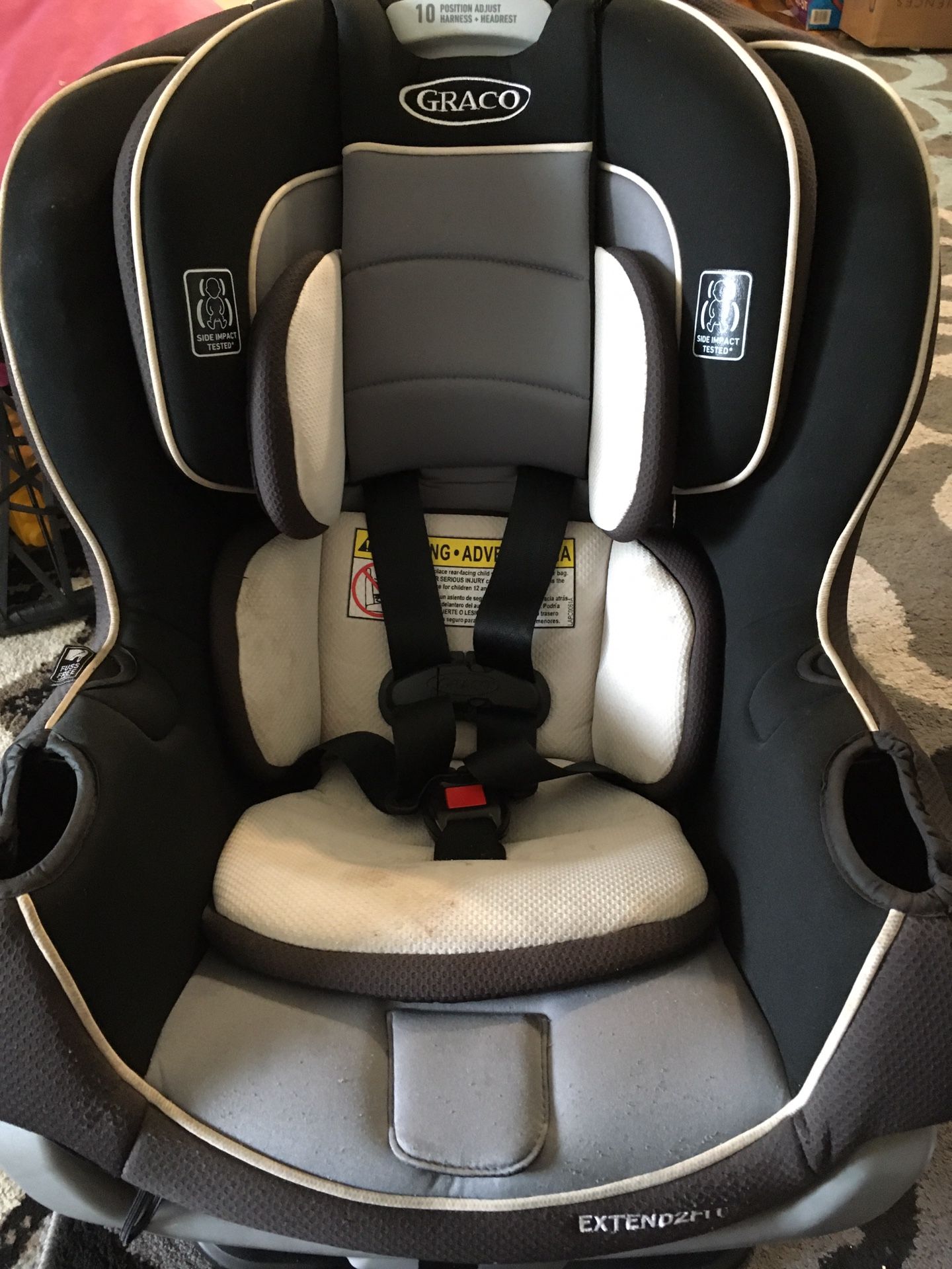 Graco Extend2Fit Convertible Car Seat Safely ride rear-facing longer!   Used - good condition   The Graco Extend2Fit Convertible Car Seat grows with y