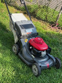 Honda HRX217 Self Propelled Mower - Runs Great