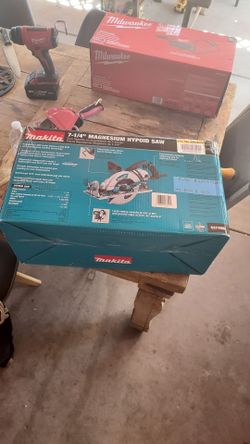 Makita

15 Amp 7-1/4 in. Corded
Lightweight Magnesium
Hypoid Circular Saw with built
in fan and 24T Carbide blade