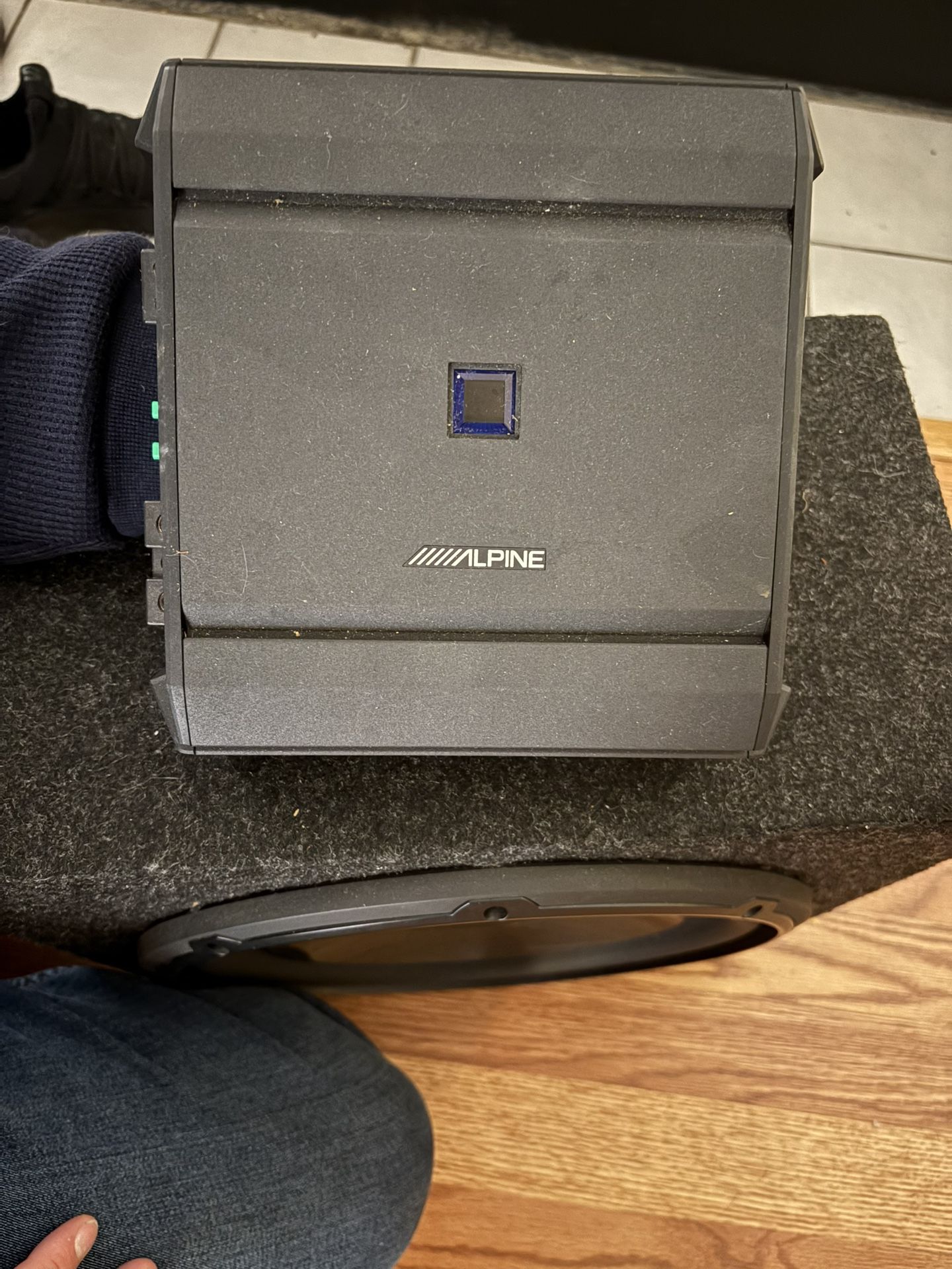 Alpine Amplifier & GL Audio Subwoofer With Box