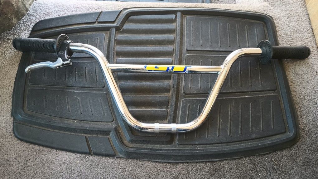 GT Handle Bars And Dyno Grips