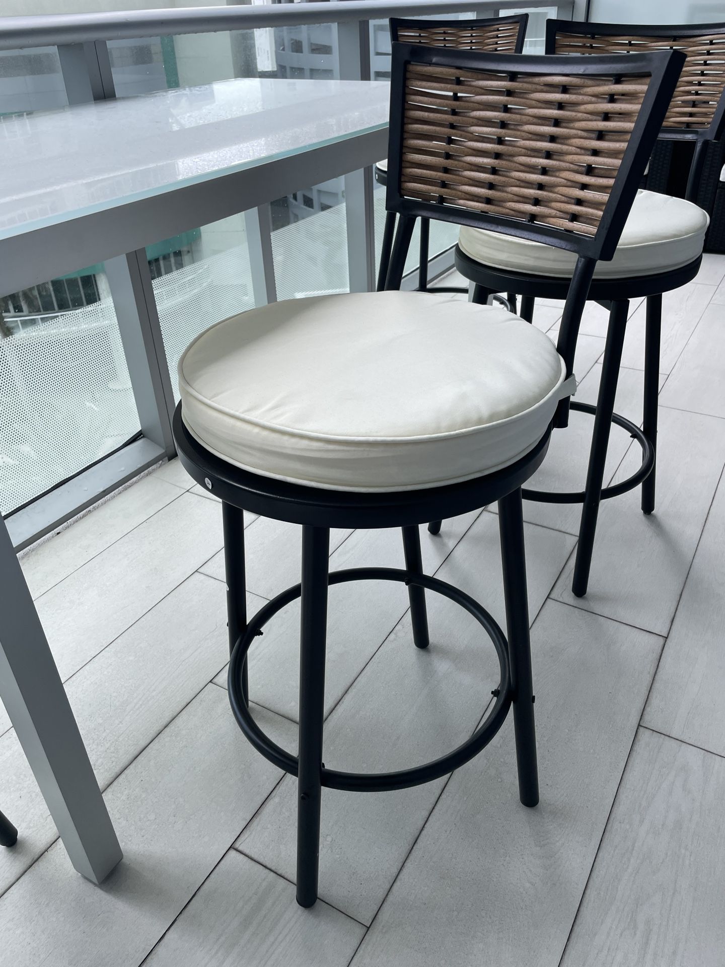 4 High Top Patio Chairs With Cushions
