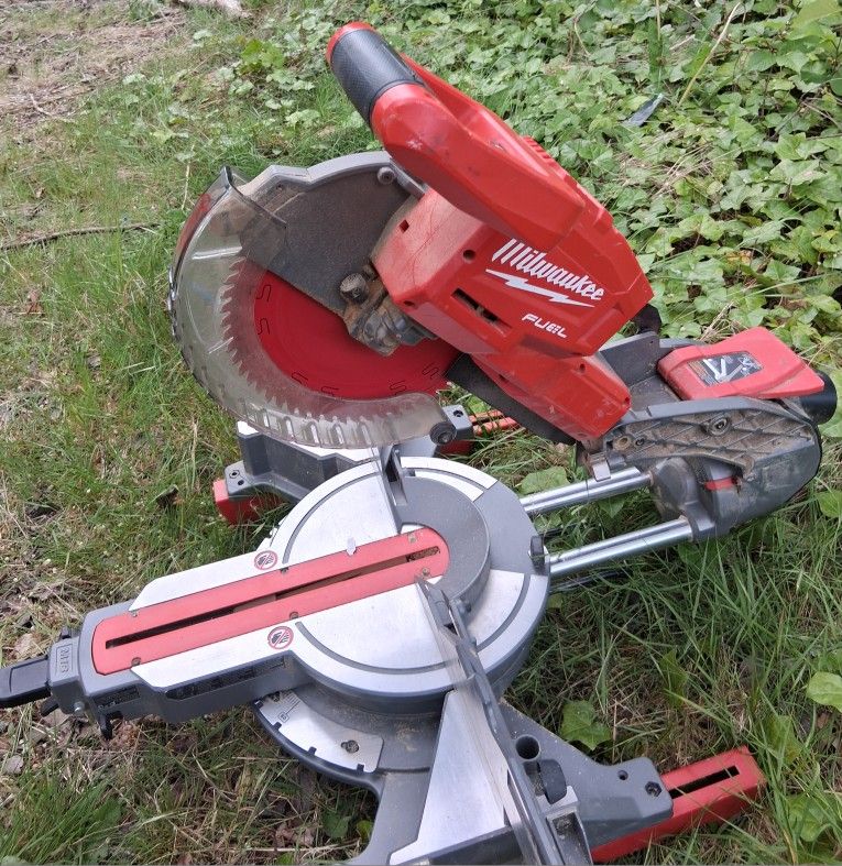 Milwaukee Fuel mitersaw