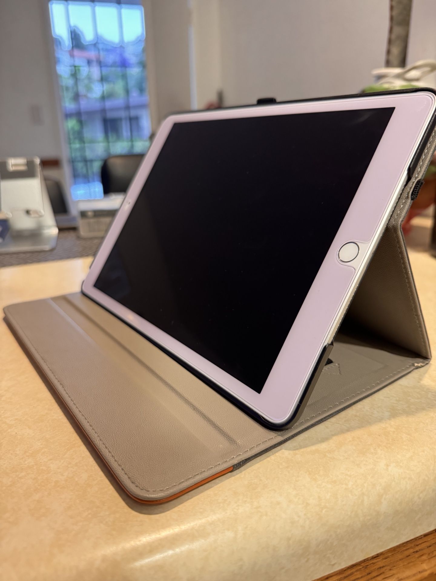 iPad 8th Gen | like-new!