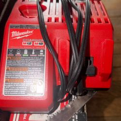 Milwaukee M18 M12 Charger 