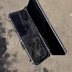 Poor shape , bad shape guitar case
