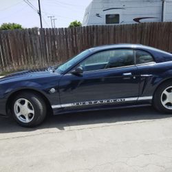 2004 Ford Mustang