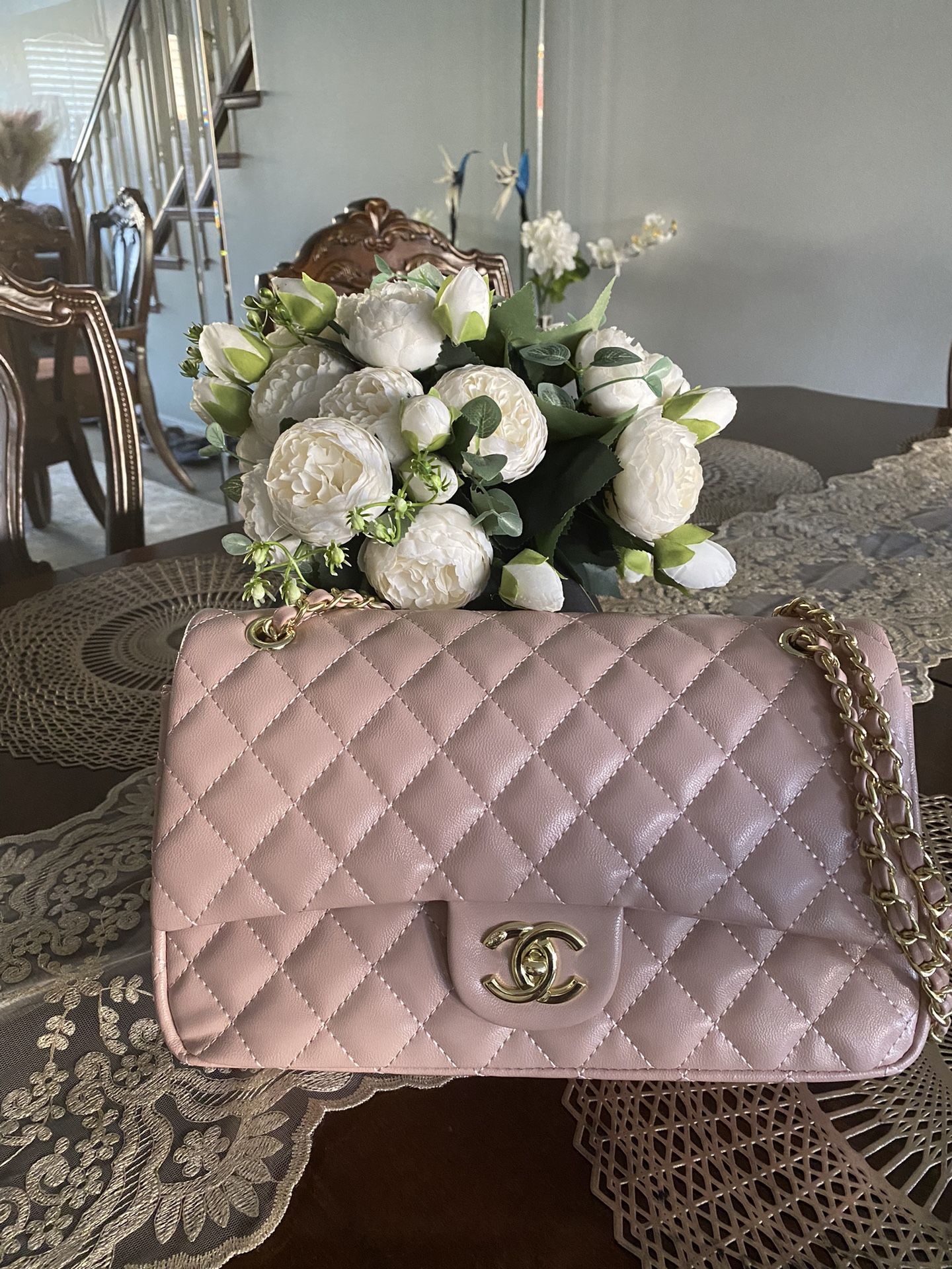 Beautiful Chanel Purse (DUPE)
