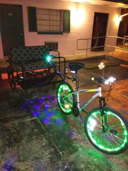 Bicycle taxi trailer shops