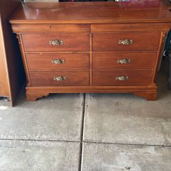 Bedroom Dresser With 2 Small Drawers and 6 Regular Drawers 