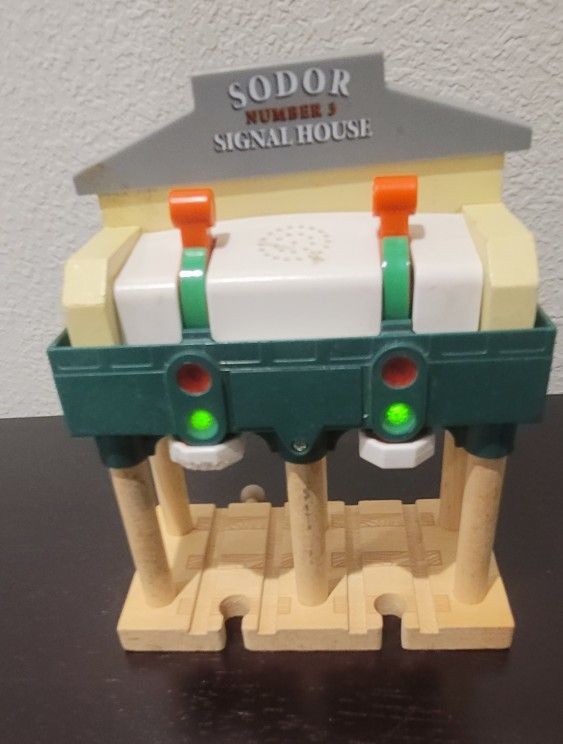 Thomas The Train Wooden Sodor Number 3 Signal House Stop Go Light & Sounds