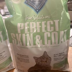 Cat Food: Greenies Treats & Blue True Solutions: Perfect Skin & Coat