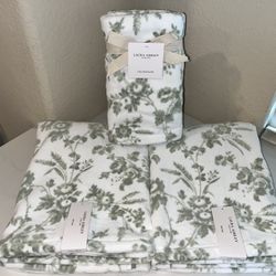 4-NWT LAURA ASHLEY DELPHINE DESIGN WHITE AND GREEN FLORAL TOWELS SET BUNDLE