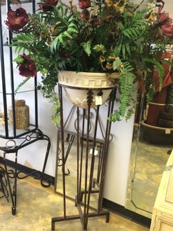 Floral plant stand with floral arrangement