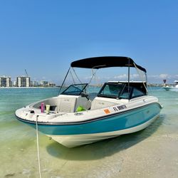 2022 Sea Ray SPX 210 MINT CONDITION Only 60 Hours On Her Full Warranty Until 2027!!!