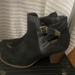 Womens Black Heeled Bootie Shoes Size 10