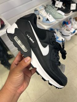 NIKE - SZ 8.5
