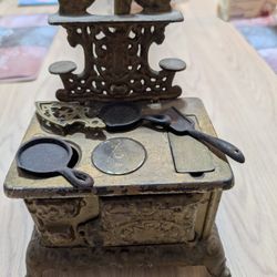 Vintage Eagle Cast Iron Toy Stove Salesman Sample Dollhouse with pans