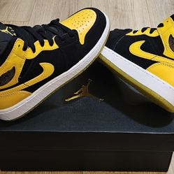 Jordan 1’s Size 4y Youths / Fits Size 5.5 Or 6 For Women 