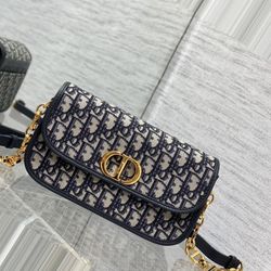 Dior 30 Montaigne Essential Bag