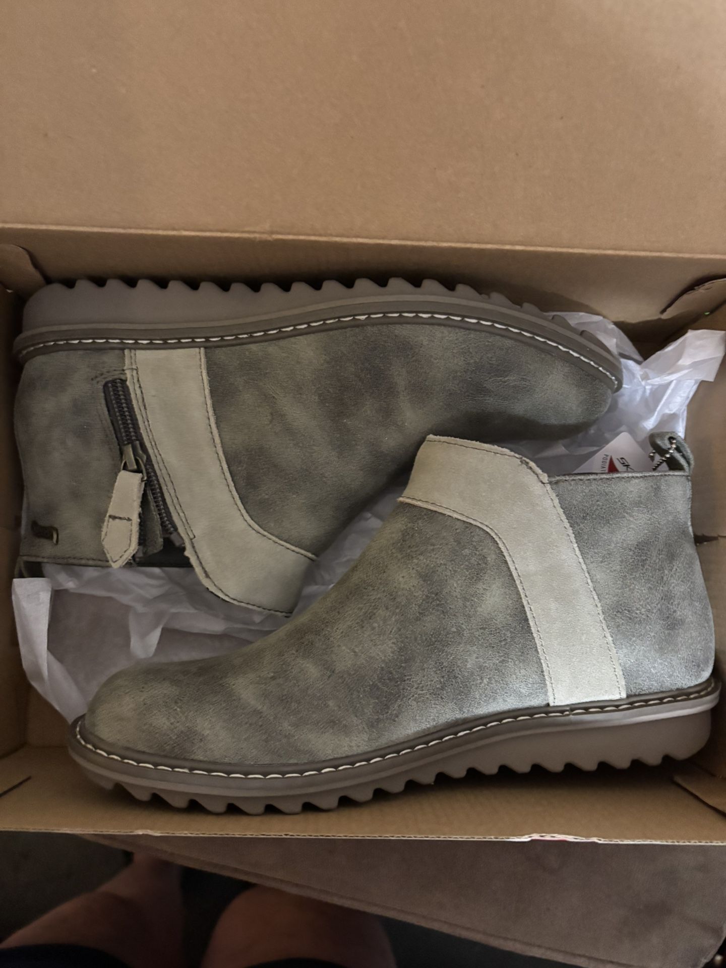 Women’s Skechers Ankle Boots (8.5)