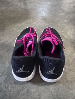 Nike - black tennis shoes , size 8