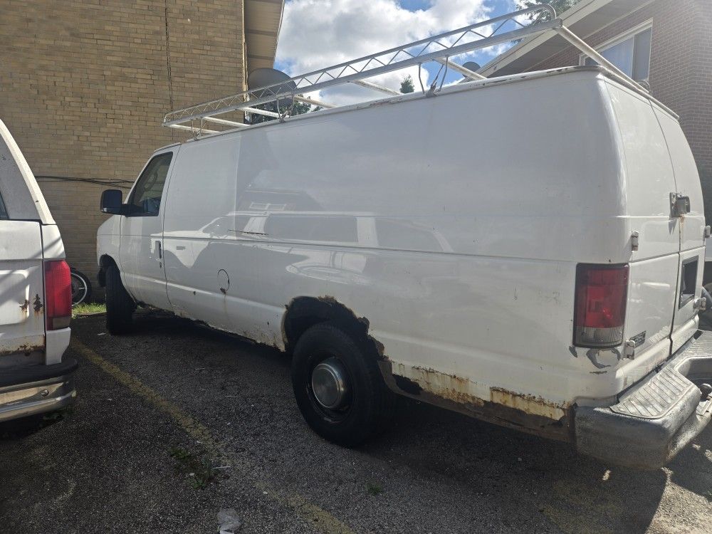 2003 Ford E-350