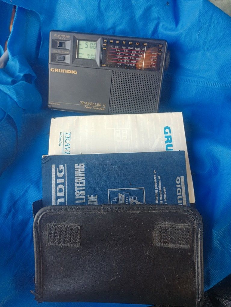 Vintage Grundig Traveller II Radio