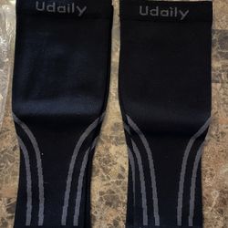 2 Pairs  Compression Sleeves Size Large 