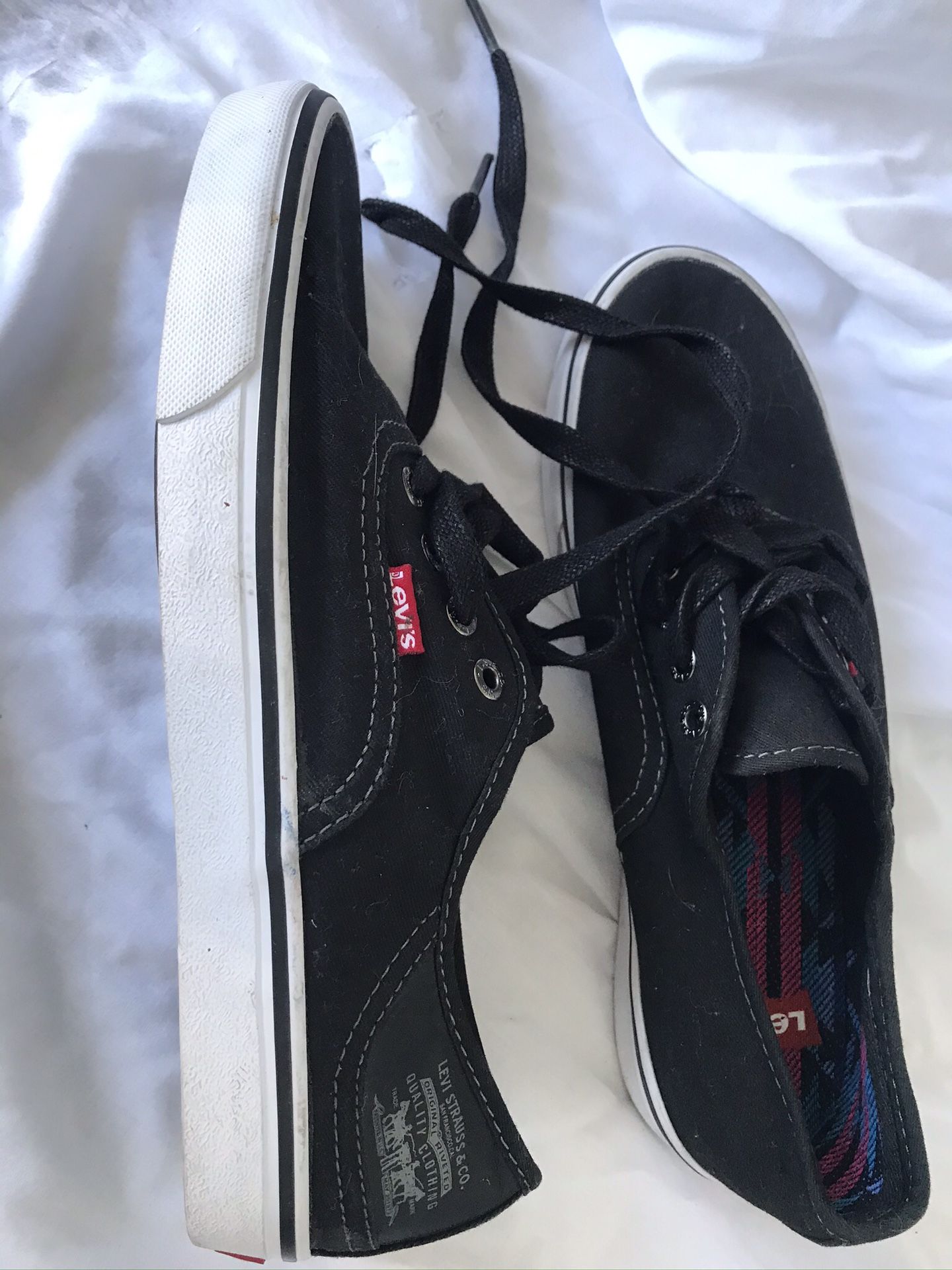 Levi’s shoes new sz 8-8,5