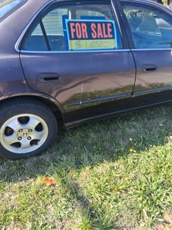1998 honda accord 4 cilinders clean title need some repaint used for fix or for parts