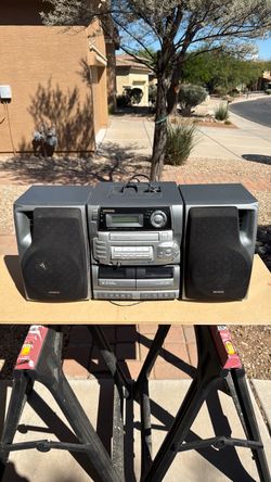 Aiwa Stereo BoomBox System with Speakers