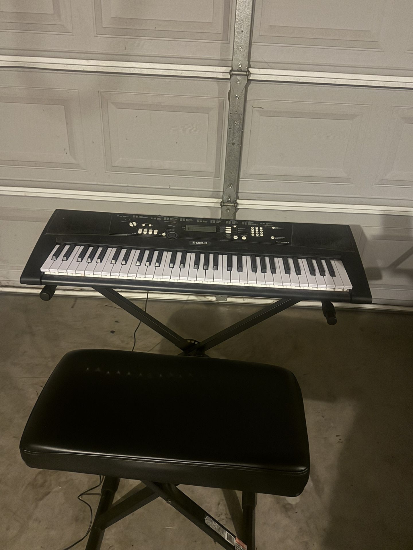Yamaha Portable Keyboard With Bench 