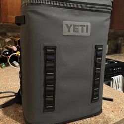 Yeti Hopper BackFlip 24 Cooler. 