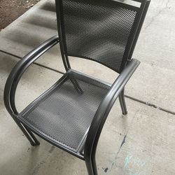 Pair of 2 metal chairs