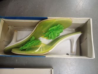 Charles 9 size green 3inch heels