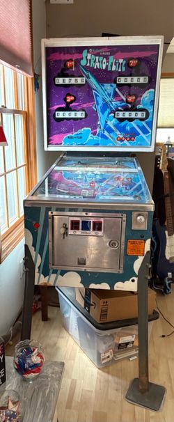 Williams Strato-Flite Pinball Machine