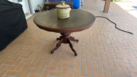 Round Table