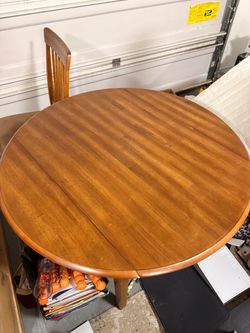 Round Wood Dining Table with 2 Chair
