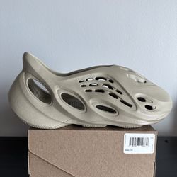 Yeezy Foam RNNR - 11 M