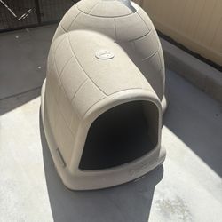 Igloo Dog House 