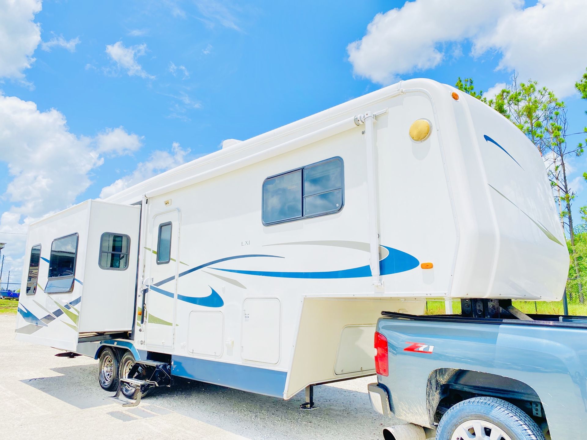 2006 Cameo LXI By Carriage RV 34ft