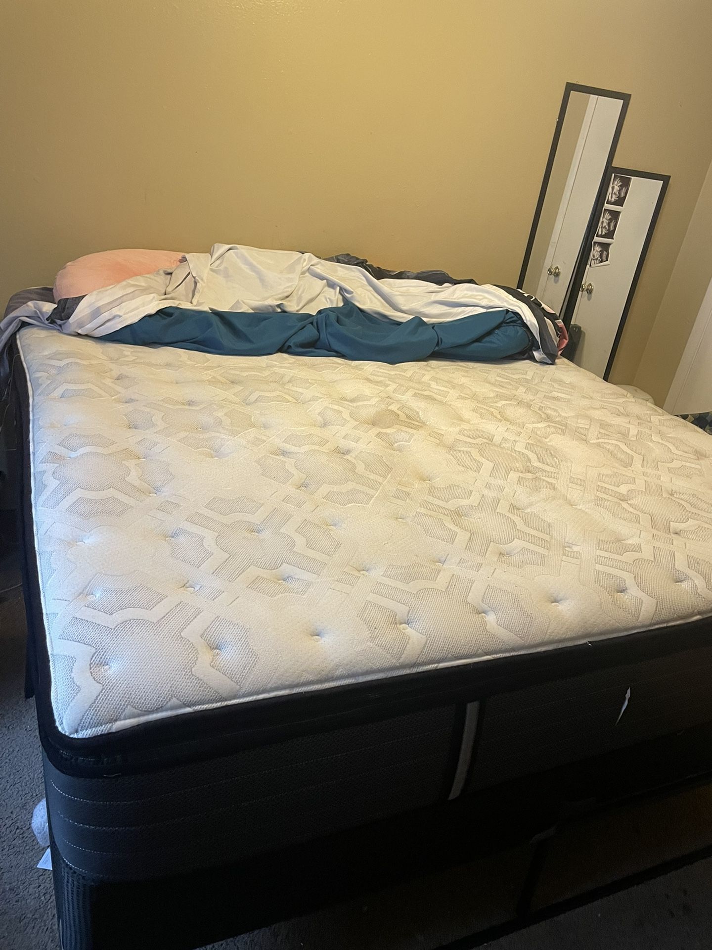 Pillow Top King sized Mattress/ 2 twin box springs