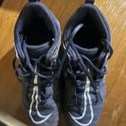 Nike Cleats Boys Size 2