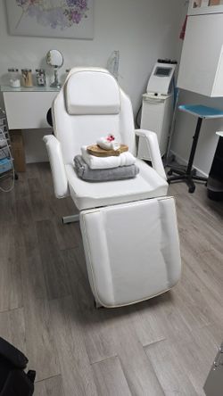 Facial Bed + 8-in-1 Facial Machine – Good Condition