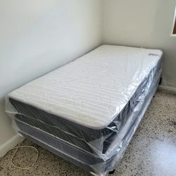 NEW Twin-Size MATTRESS and BOX SPRING. Bed frame not included👍