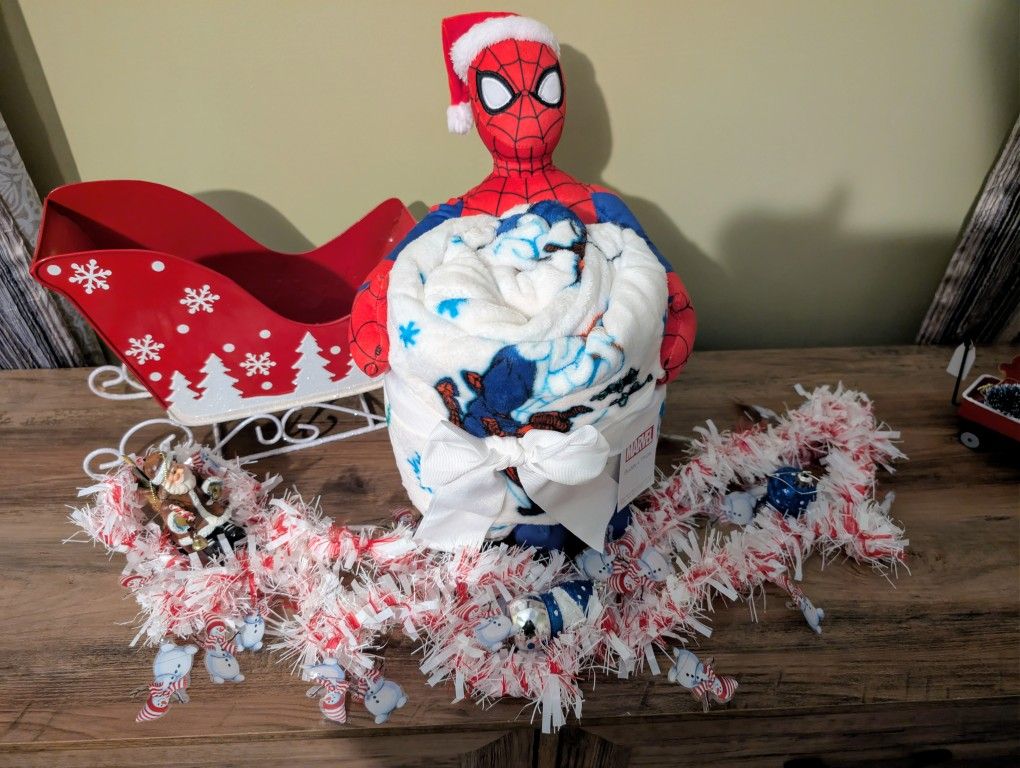 🌲🎁 Best Gifts 🎁 🎄 Marvel Spider-Man Buddy Plushie and Oversized Throw🎄