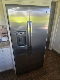 Refrigerator 