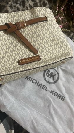 I’m selling this purse for $50-$40 I delivered at Chula Vista center or palomar station