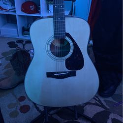Yamaha F335 Acoustic Guitar